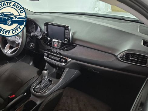 Used 2018 Hyundai Elantra GT FWD image 31