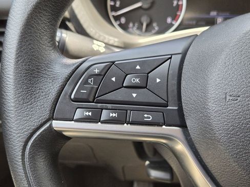 Used 2025 Nissan Sentra SV FWD image 27