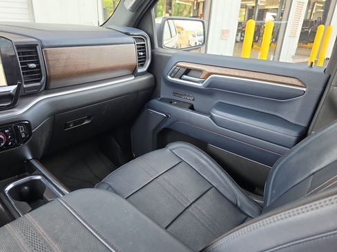Used 2023 Chevrolet Silverado 1500 High Country w/ High Country Premium Package AWD/4WD image 9