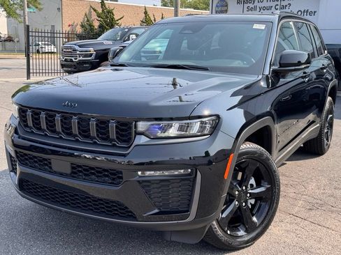 New 2026 Jeep Grand Cherokee Limited w/ Limited Altitude Package AWD/4WD image 3