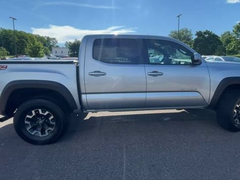 Certified 2022 Toyota Tacoma TRD Off-Road w/ Technology Package AWD/4WD image 9