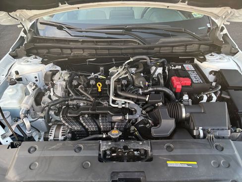 Used 2025 Nissan Altima 2.5 SV FWD image 33