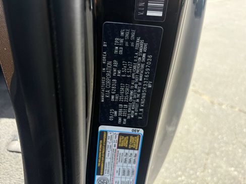 Used 2026 Kia Carnival FWD image 32
