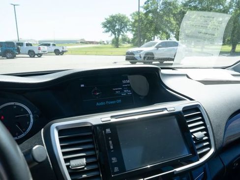 Used 2017 Honda Accord EX-L image 21