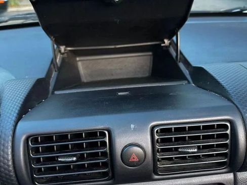 Used 2005 Toyota MR2 image 32