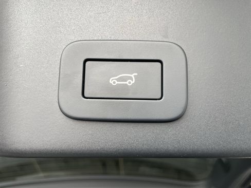 Certified 2024 Land Rover Range Rover Evoque Dynamic SE image 37