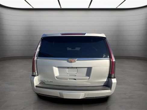 Used 2016 Cadillac Escalade Platinum image 8