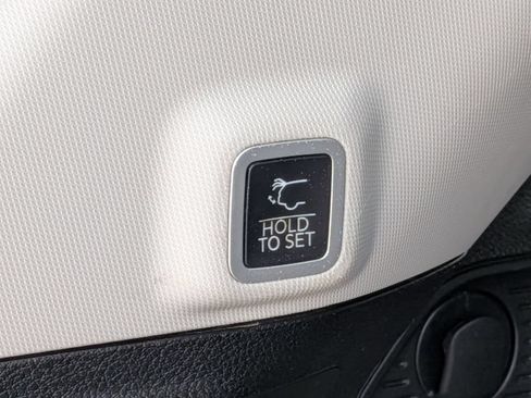 Used 2022 Jeep Grand Cherokee Limited AWD/4WD image 29