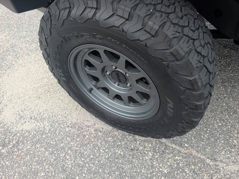 Used 2018 Jeep Wrangler Unlimited Sahara AWD/4WD image 7