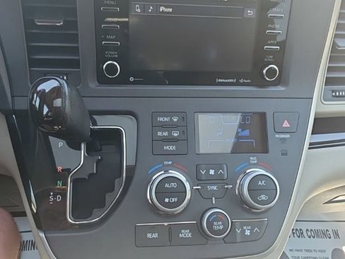 Used 2020 Toyota Sienna XLE Premium AWD/4WD image 22