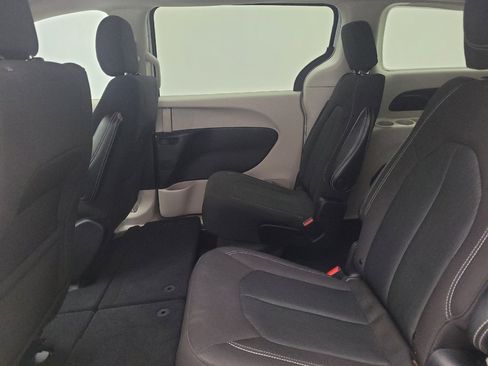 Used 2023 Chrysler Voyager LX FWD image 18