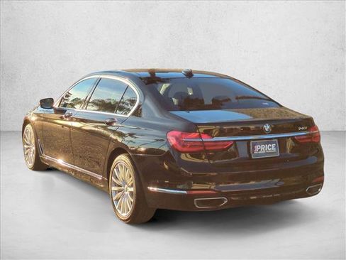 Used 2017 BMW 740i image 8