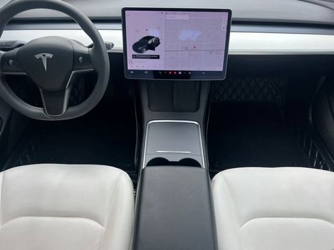 Used 2021 Tesla Model 3 Standard Range Plus image 4