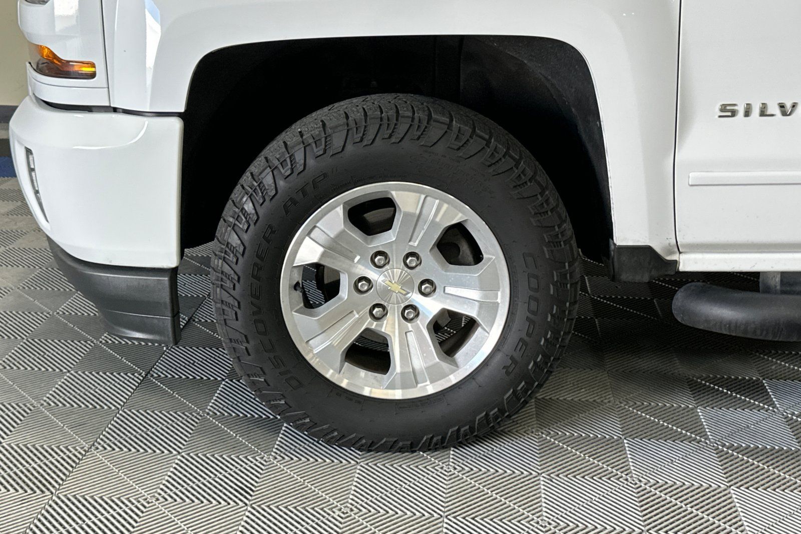 Used 2017 Chevrolet Silverado 1500 LT w/ All Star Edition AWD/4WD image 39