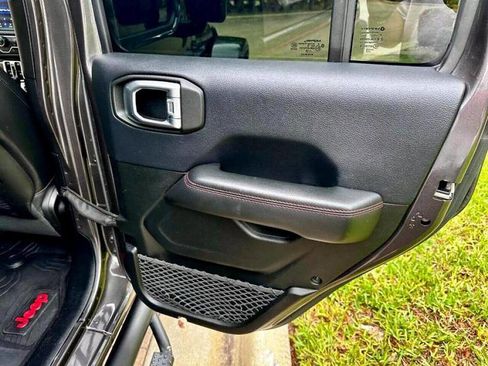 Used 2018 Jeep Wrangler Unlimited Rubicon image 39