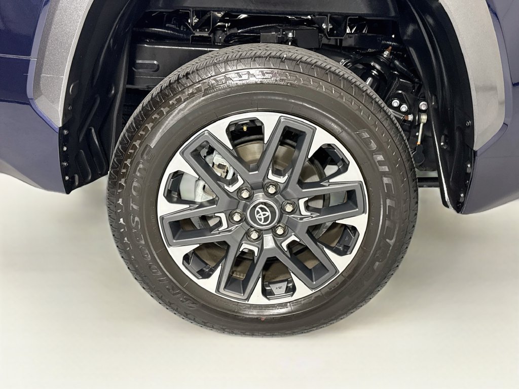 Used 2025 Toyota Tundra Limited AWD/4WD image 33