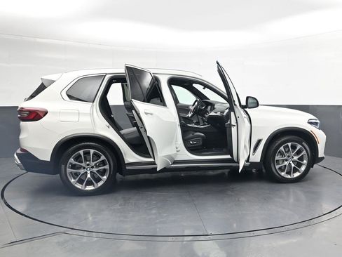 Used 2021 BMW X5 xDrive40i AWD/4WD image 33