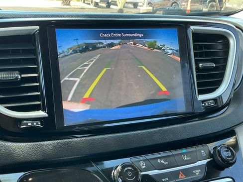 Used 2023 Chrysler Pacifica Touring-L FWD image 29
