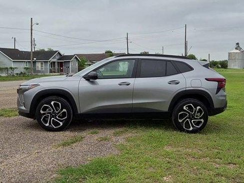 Used 2026 Chevrolet Trax RS w/ Sunroof Package FWD image 5