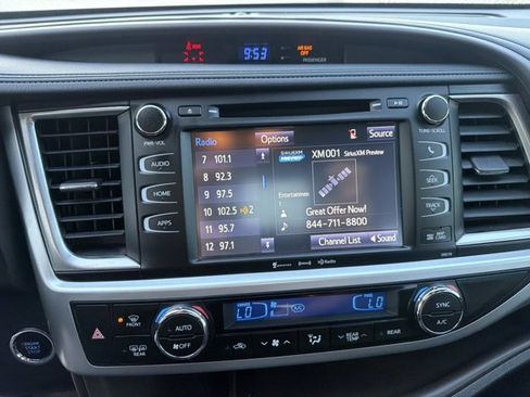 Used 2018 Toyota Highlander XLE FWD image 31