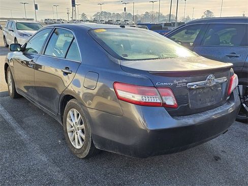 Used 2011 Toyota Camry LE image 11