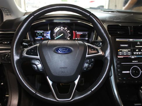 Used 2016 Ford Fusion Titanium FWD image 10