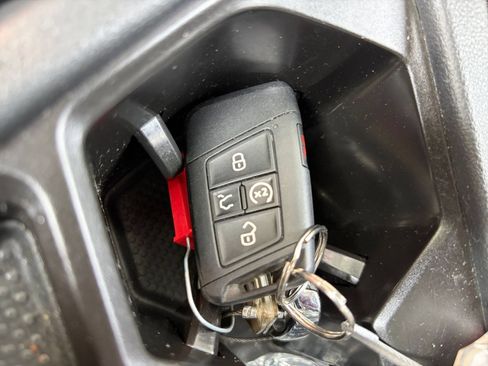 Used 2026 Volkswagen Taos SE AWD/4WD image 21