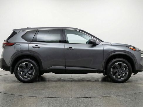 Used 2025 Nissan Rogue SV AWD/4WD image 11