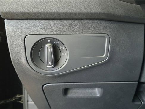 Used 2022 Volkswagen Tiguan SE image 23