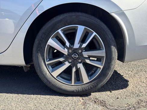 Used 2025 Nissan Versa SV image 28