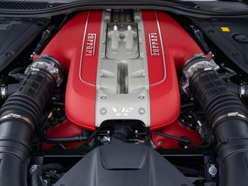 Used 2021 Ferrari 812 GTS RWD image 12
