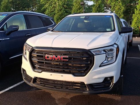 Used 2023 GMC Terrain SLT w/ Elevation Edition AWD/4WD image 2