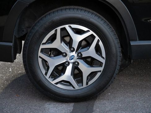 Used 2023 Subaru Forester Premium image 5