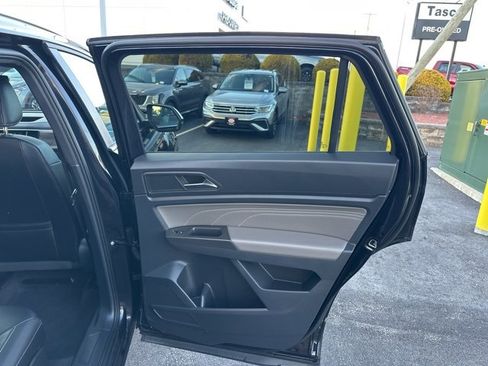 Used 2022 Volkswagen Atlas Cross Sport SE image 43