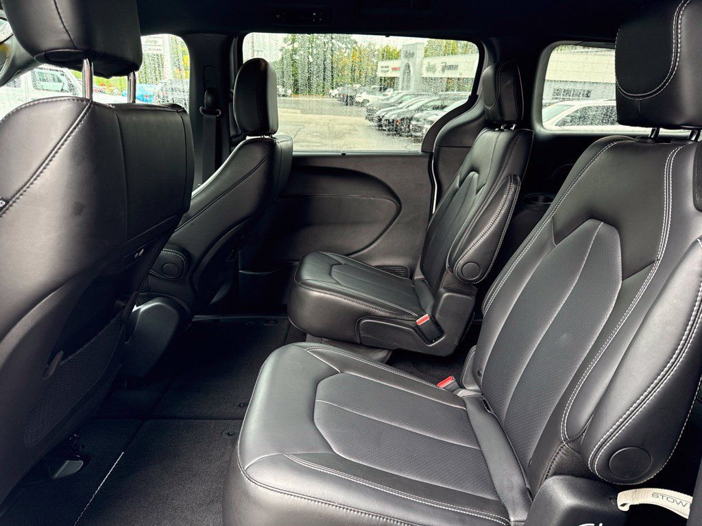 New 2026 Chrysler Pacifica Select AWD/4WD image 14