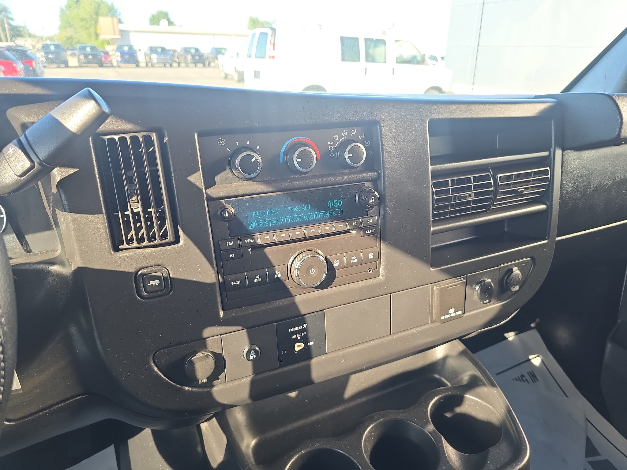 Used 2015 Chevrolet Express 2500 RWD image 24