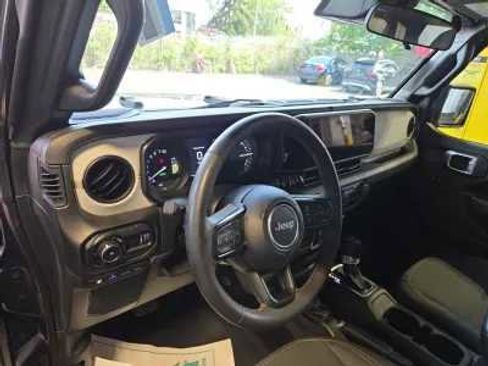 Used 2024 Jeep Wrangler Unlimited w/ Convenience Group AWD/4WD image 4