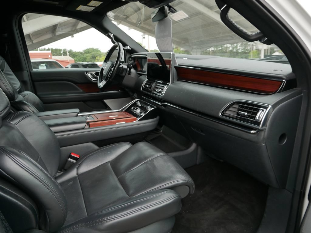 Used 2023 Lincoln Navigator Reserve AWD/4WD image 10