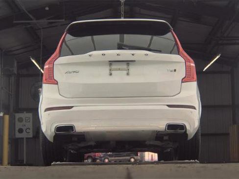 Used 2018 Volvo XC90 T6 Momentum w/ Convenience Package image 5