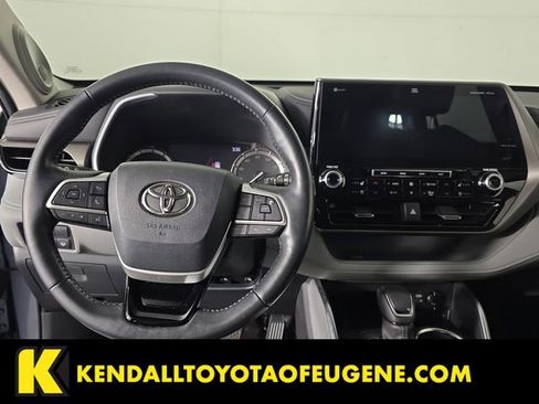 Used 2022 Toyota Highlander Limited AWD/4WD image 9