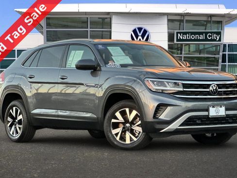 Certified 2022 Volkswagen Atlas Cross Sport SE image 2