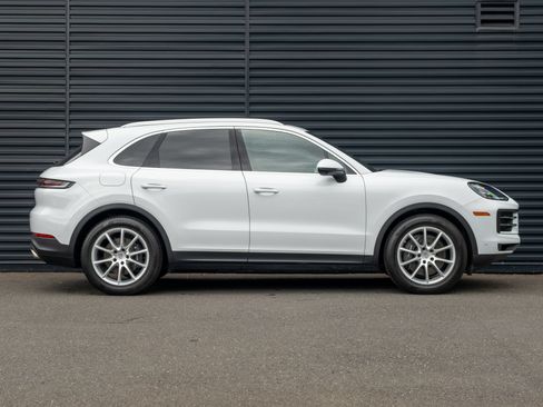 Certified 2024 Porsche Cayenne AWD/4WD image 9