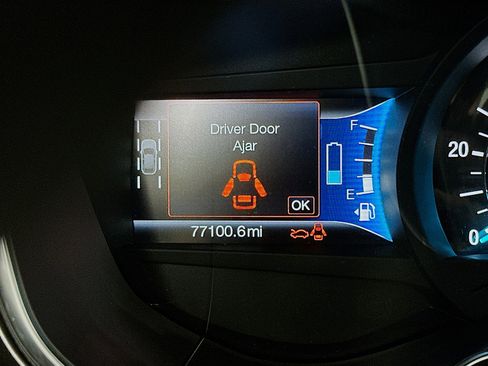 Used 2017 Ford Fusion SE image 19