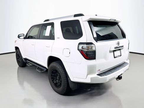 Used 2020 Toyota 4Runner SR5 AWD/4WD image 8