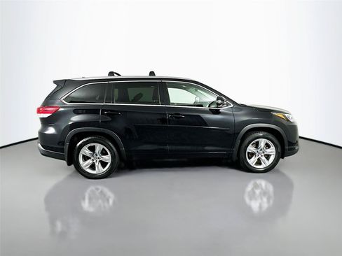 Used 2017 Toyota Highlander Limited AWD/4WD image 18