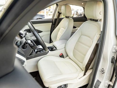 Used 2022 Jaguar E-PACE SE image 13