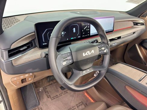 Used 2024 Kia EV9 Land image 14