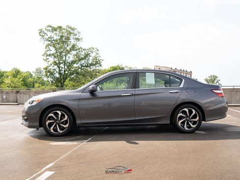 Used 2017 Honda Accord EX image 4