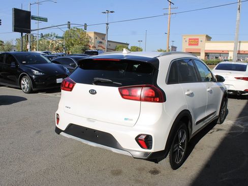 Used 2020 Kia Niro LXS FWD image 7