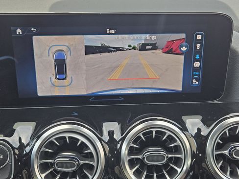 Used 2024 Mercedes-Benz GLA 35 AMG 4MATIC image 18